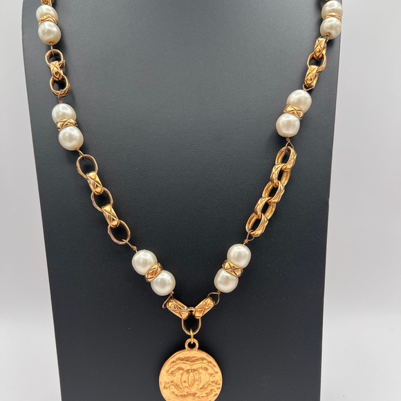 CHANEL Jewelry - CHANEL Vintage 24k Gold Plated Necklace